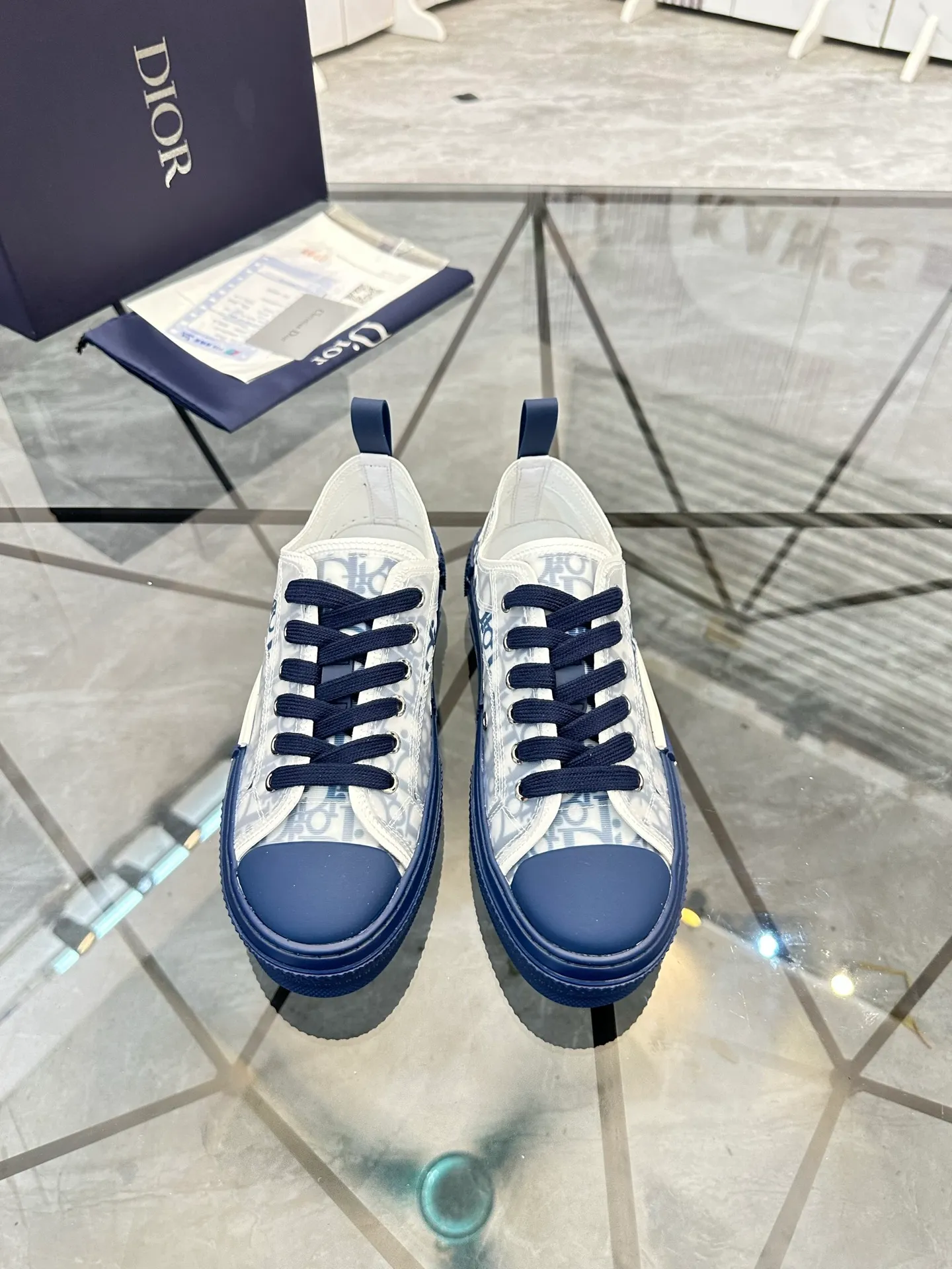 Selling men's shoes 💰: 💰P400¥ Product trademark: Dio* "Dior*" low-top casual shoes Regular size: 36-45 (can be customized to 46) Couple style B23 Product materials: Upper imported original fabric, breathable lining, original outsole. No.: 007